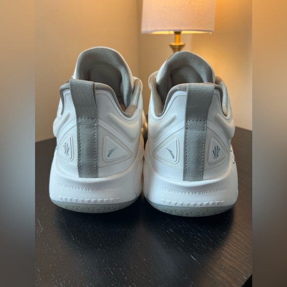 Anta Kai 1 - Size 15 - Triple White - Good Condition - w/box - Rare Size 🔥🔥🔥 - Picture 5 of 8